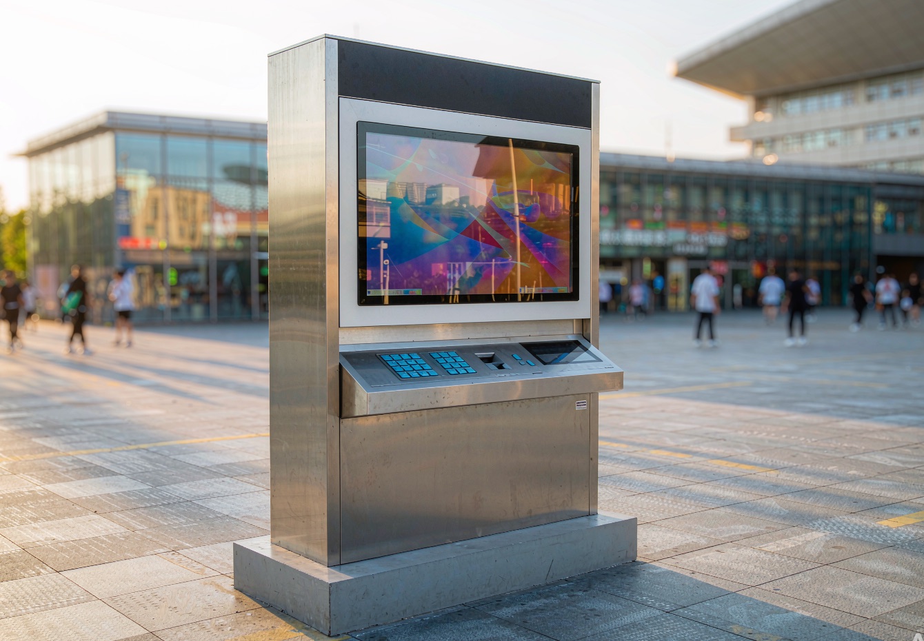 Outdoor self-service kiosk with high brightness display